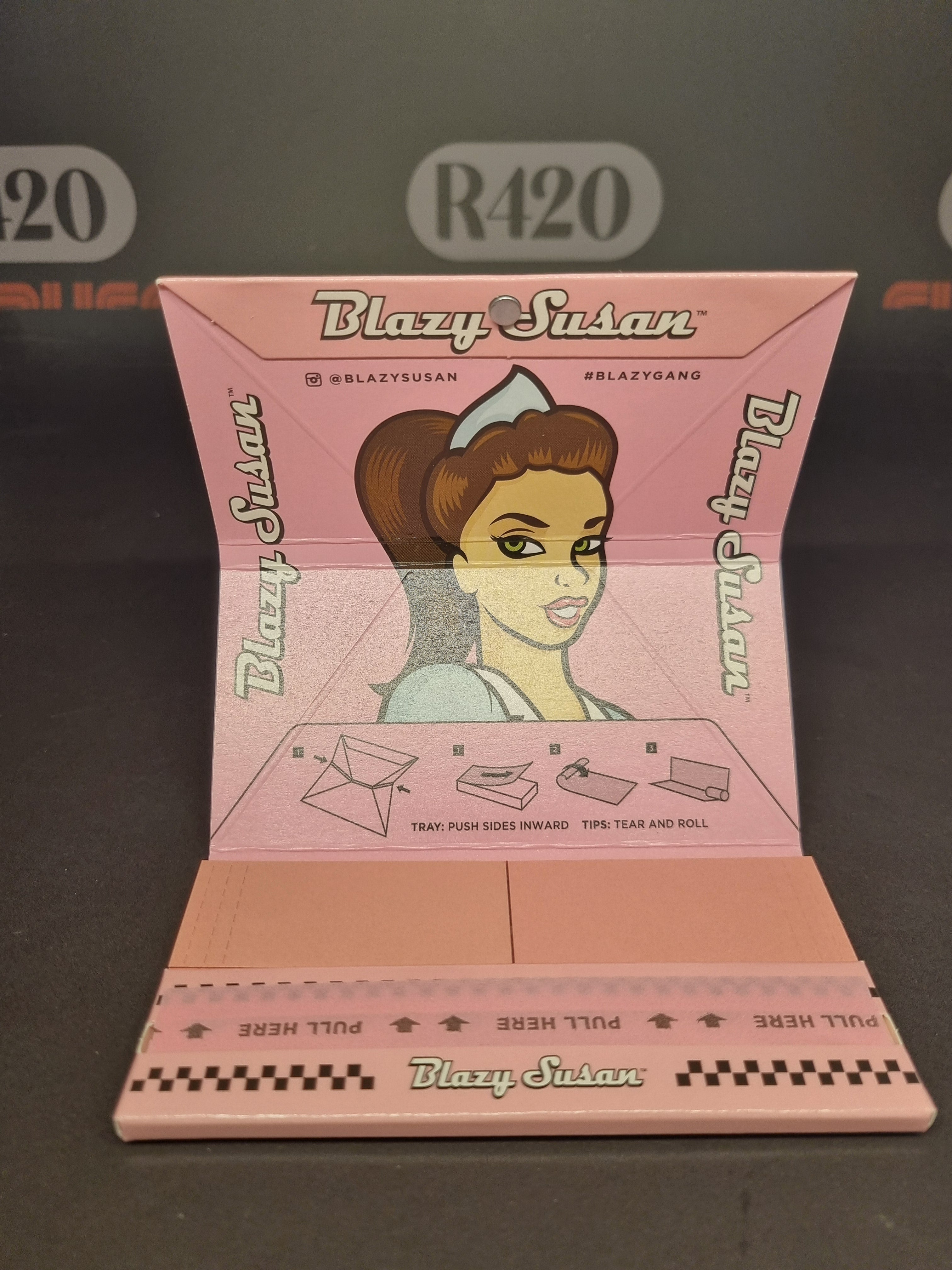 Blazy Susan Rolling Papers -Deluxe Rolling Kit - Pink