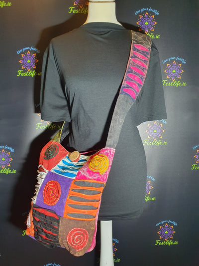 Etnische spiraalvormige slingtas – kleurrijk boho-chic