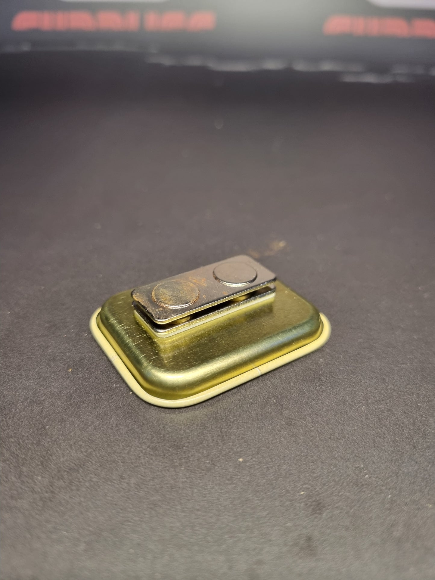 RAW Minature Rolling Tray - Badge - Magnetic