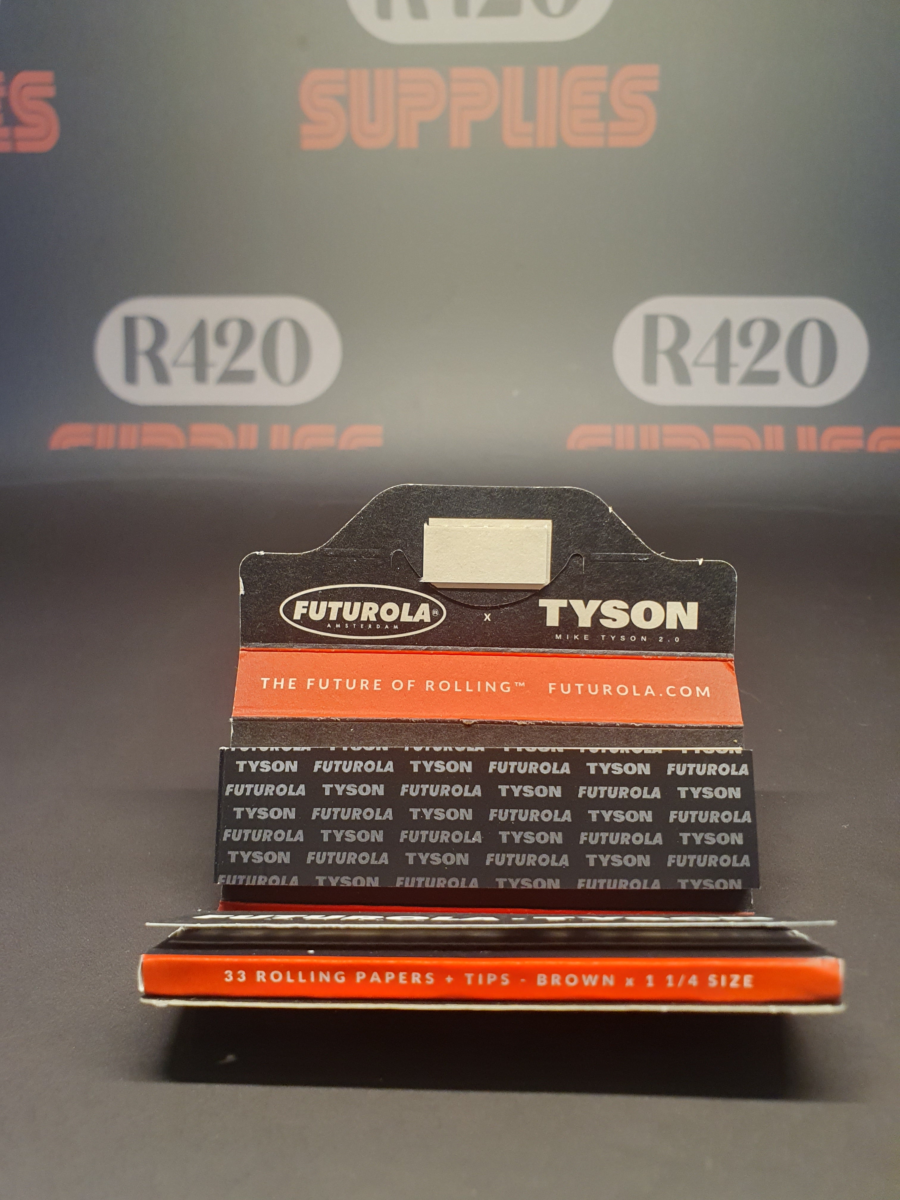 Tyson Papers x Futurola - 1 1/4 + Tips (33 leaves)