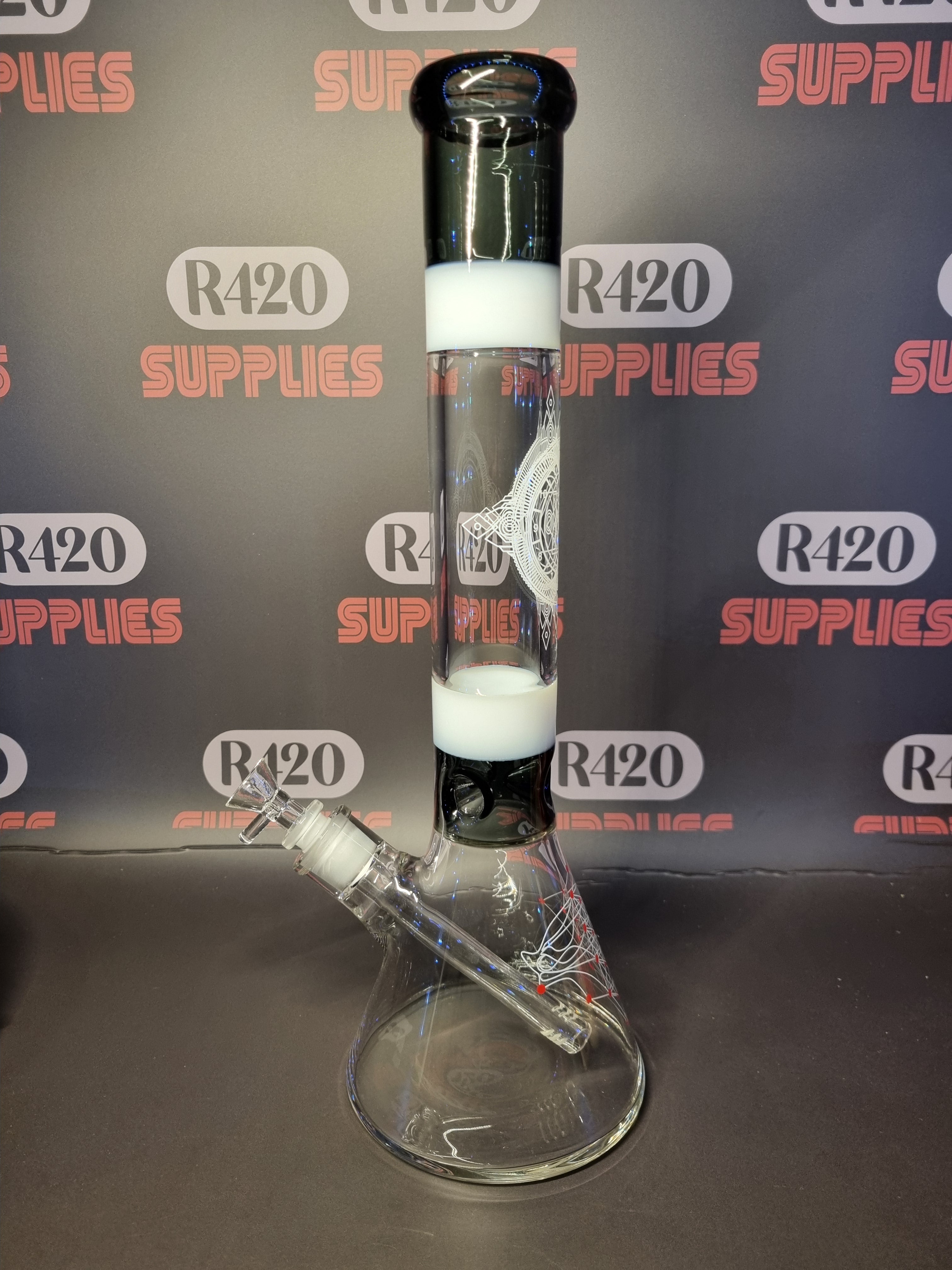 Black and White Mixed Geometric Design Bong - H:41cm - Ø:50mm SG:18.8mm - 7mm thickness