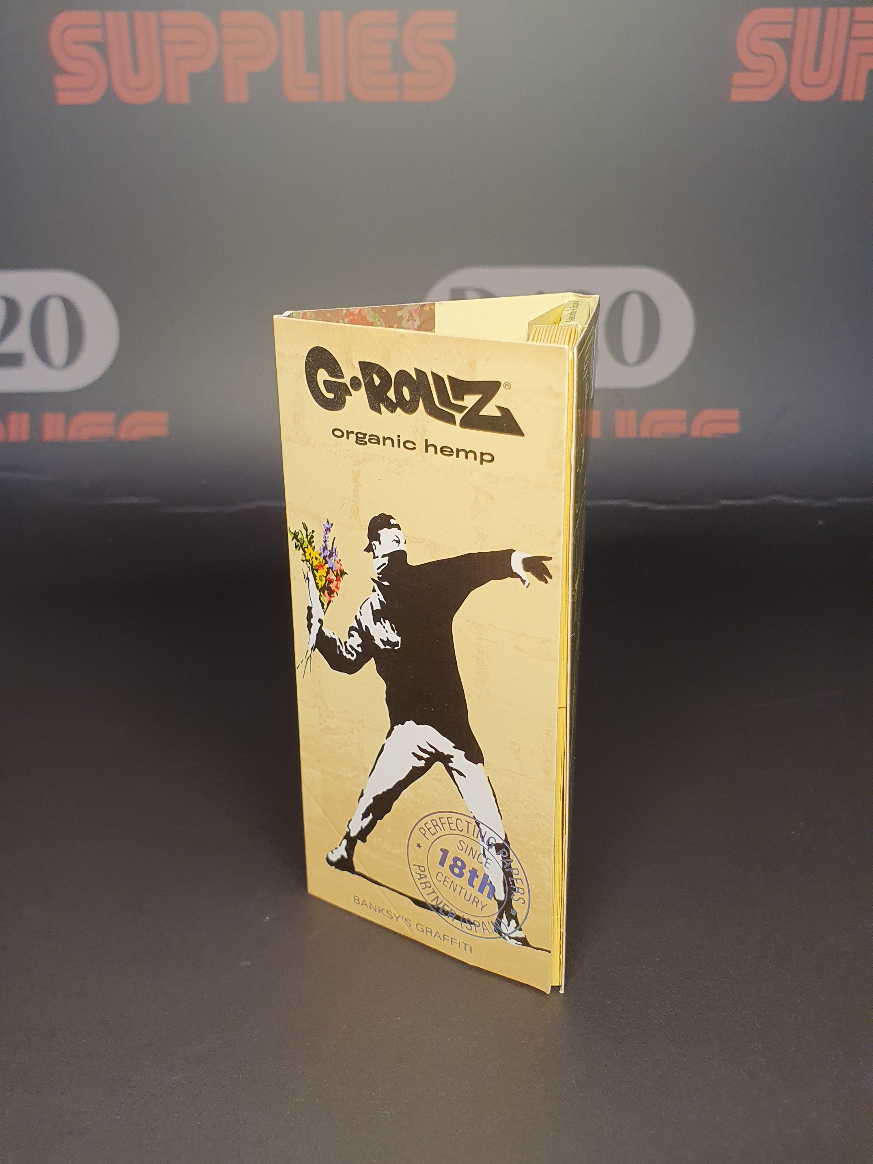 G-Rollz Banksy Graffiti Kingsize Slim, Tips, Poker & Tray - Flower Thrower