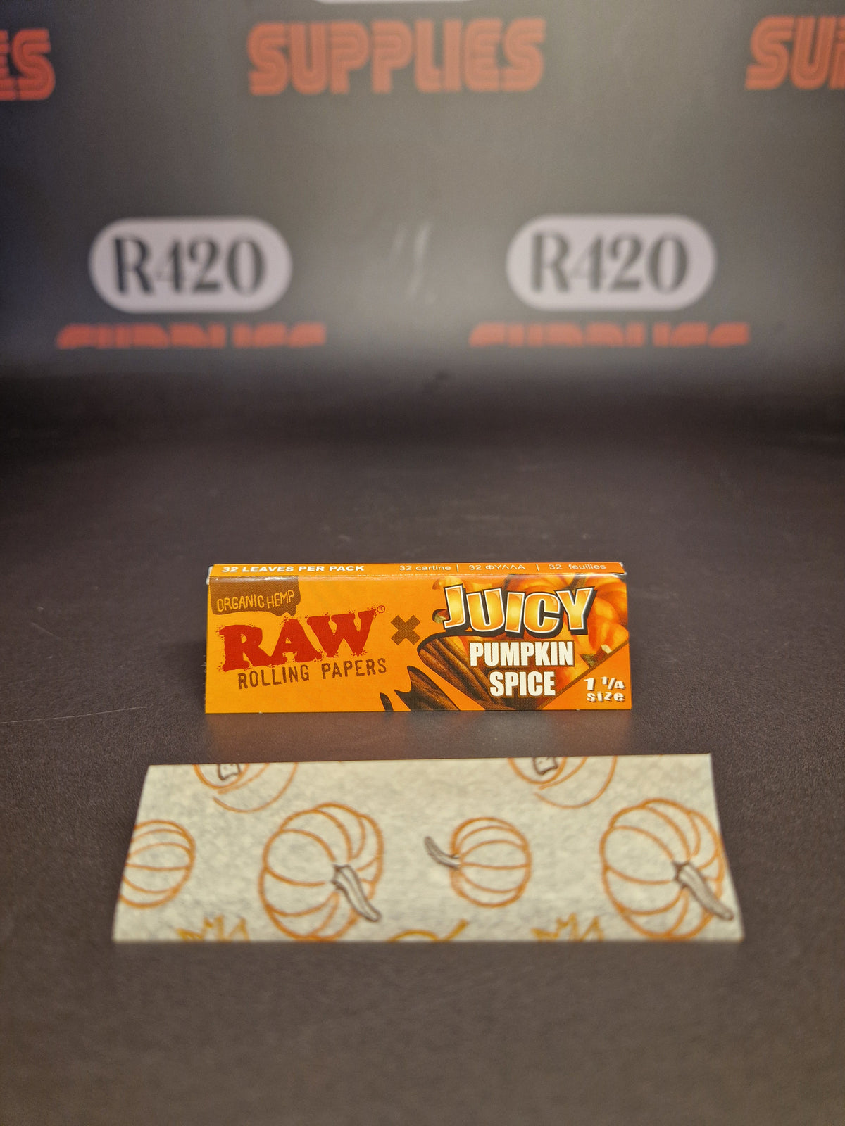 RAW x Juicy 1 1/4 Size Flavoured Skins - Pumpkin Spice