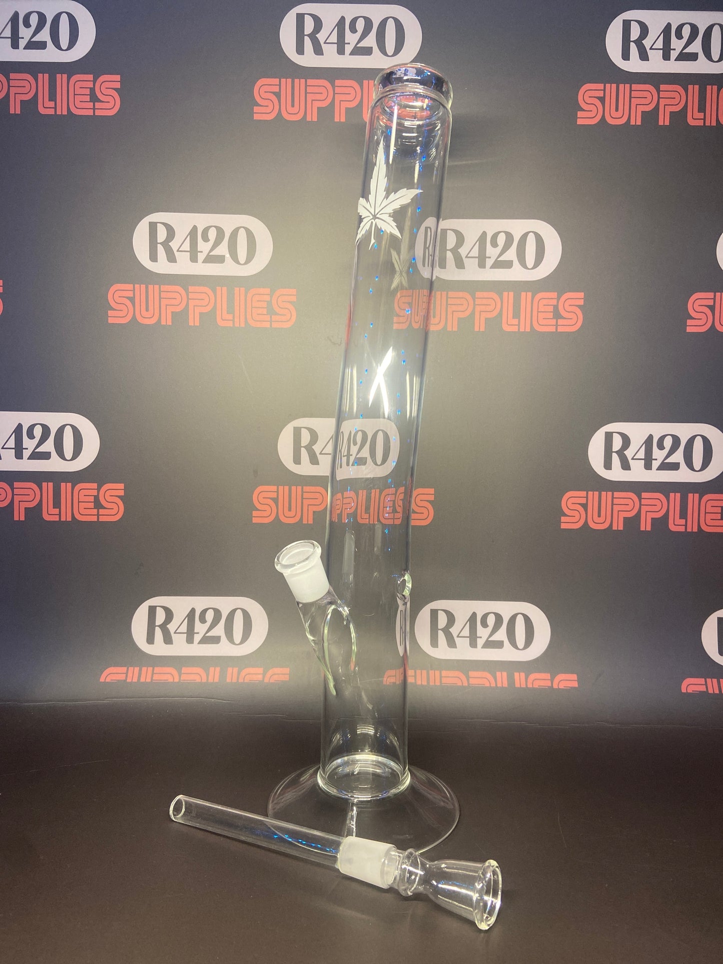 Glass Bong - Clear with Leaf Design - H: 42cm