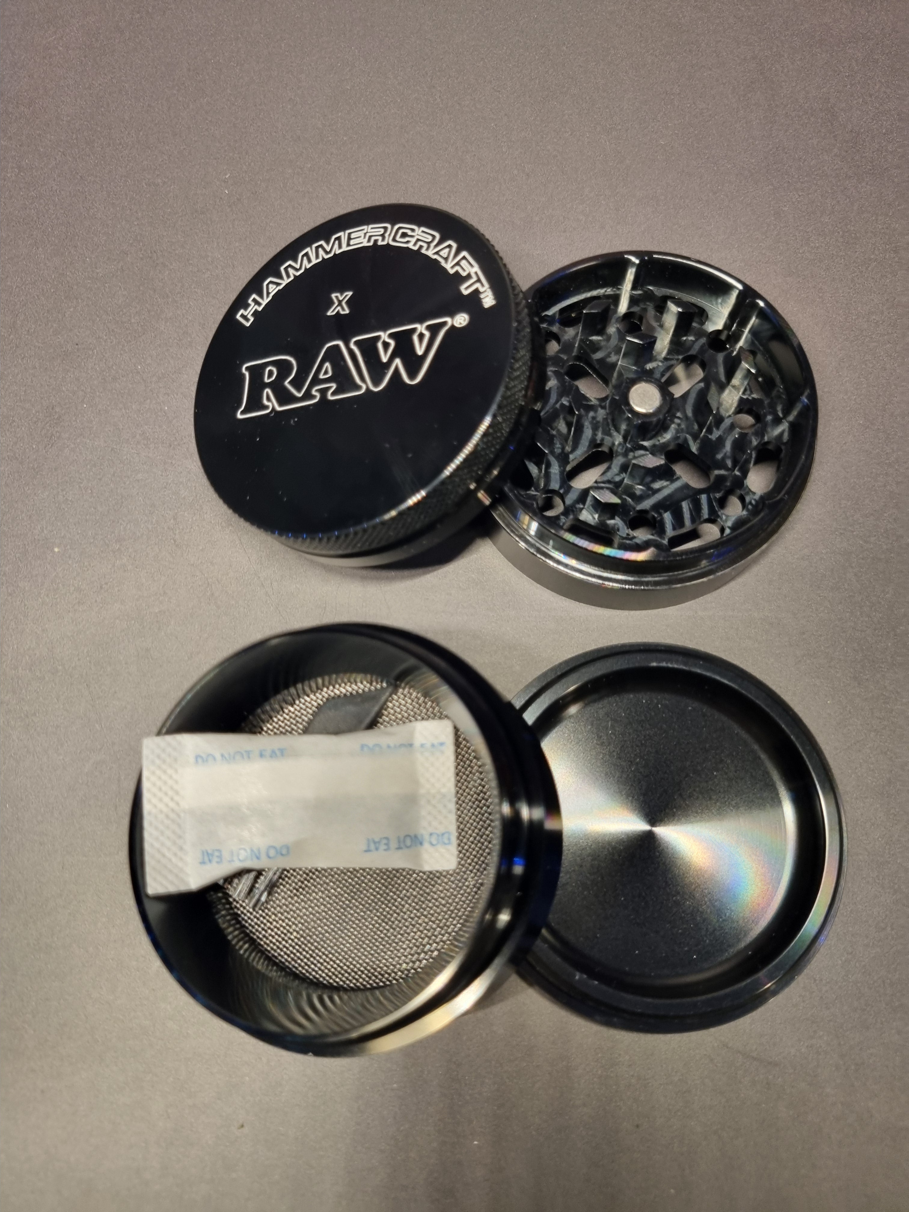 Hammercraft x RAW Aluminium  Grinder - 4 Piece  - Medium 55mm - Black