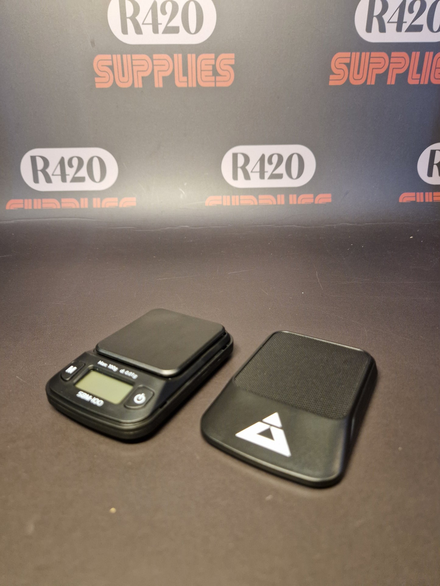 On Balance Digital Scales and Silicone Bowl - 0.01g / 100g