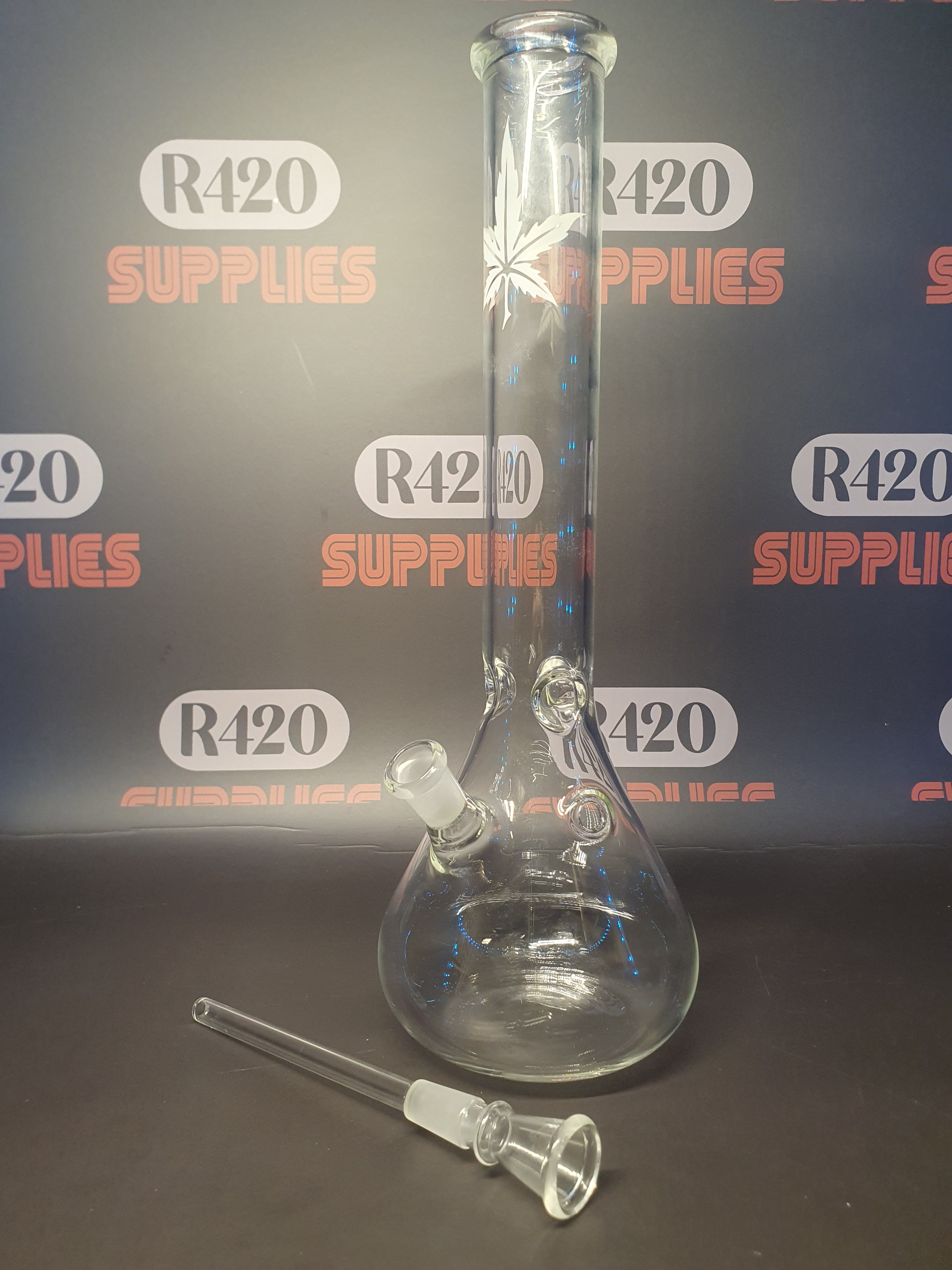 Glass Bong With Leaf Design - H: 34cm