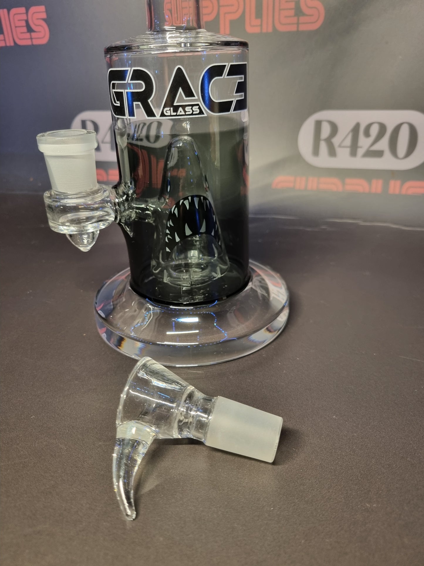 Grace Glass - Shark Attack Bong - Smoky Grey - H: 28cm