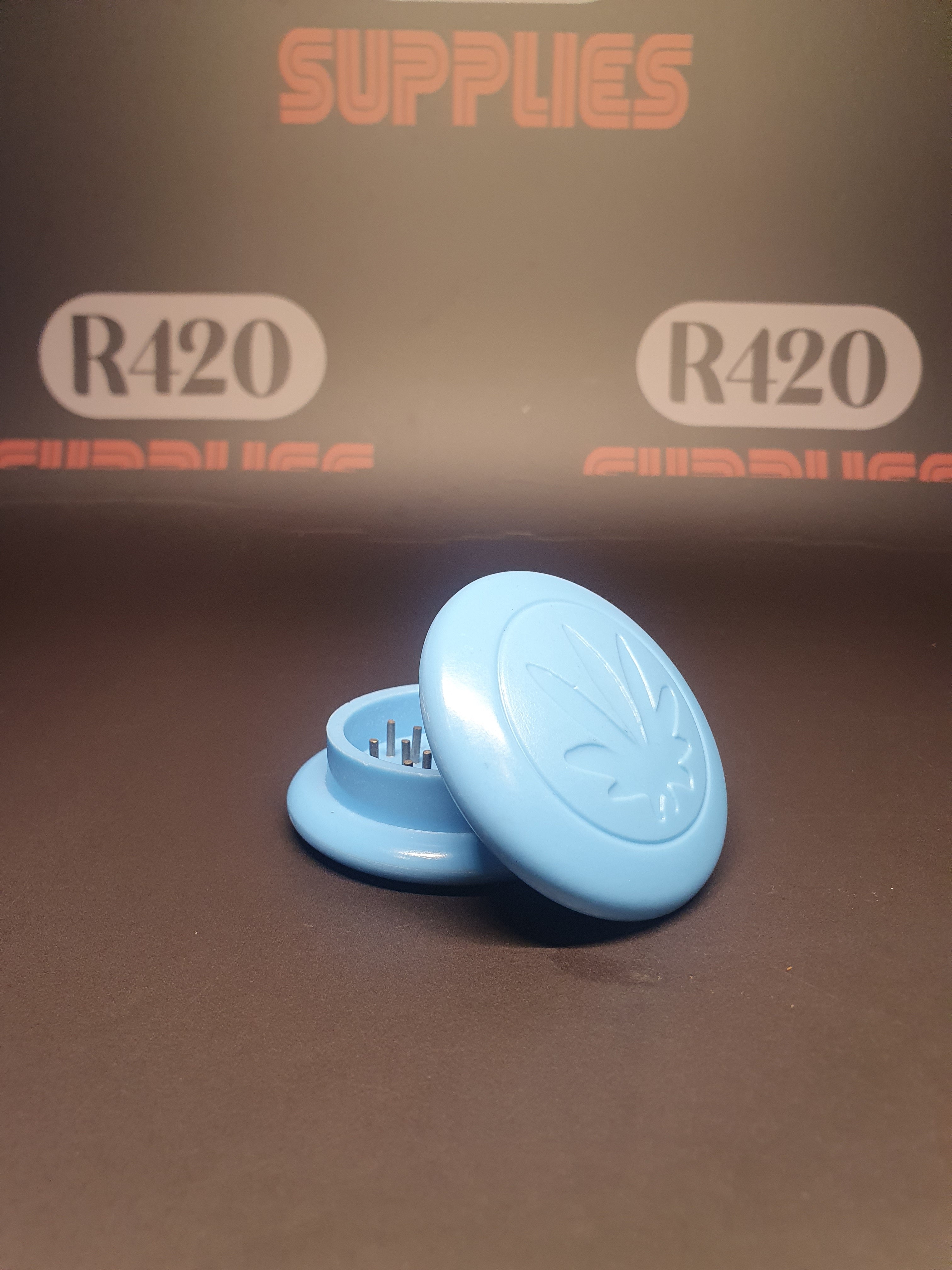 Two Piece Grinder with Metal Pins - 58mm