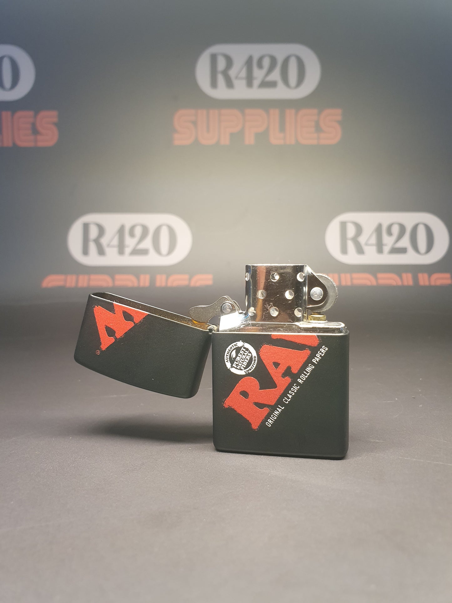 RAW Zippo-aansteker - zwart met logo