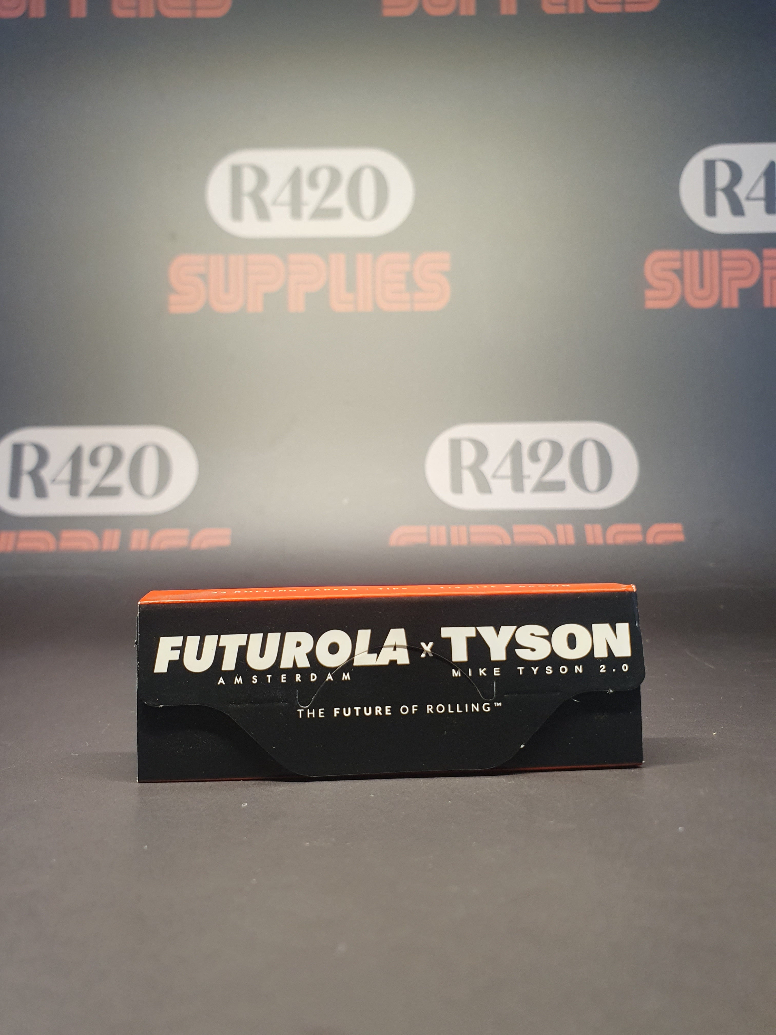 Tyson Papers x Futurola - 1 1/4 + Tips (33 leaves)