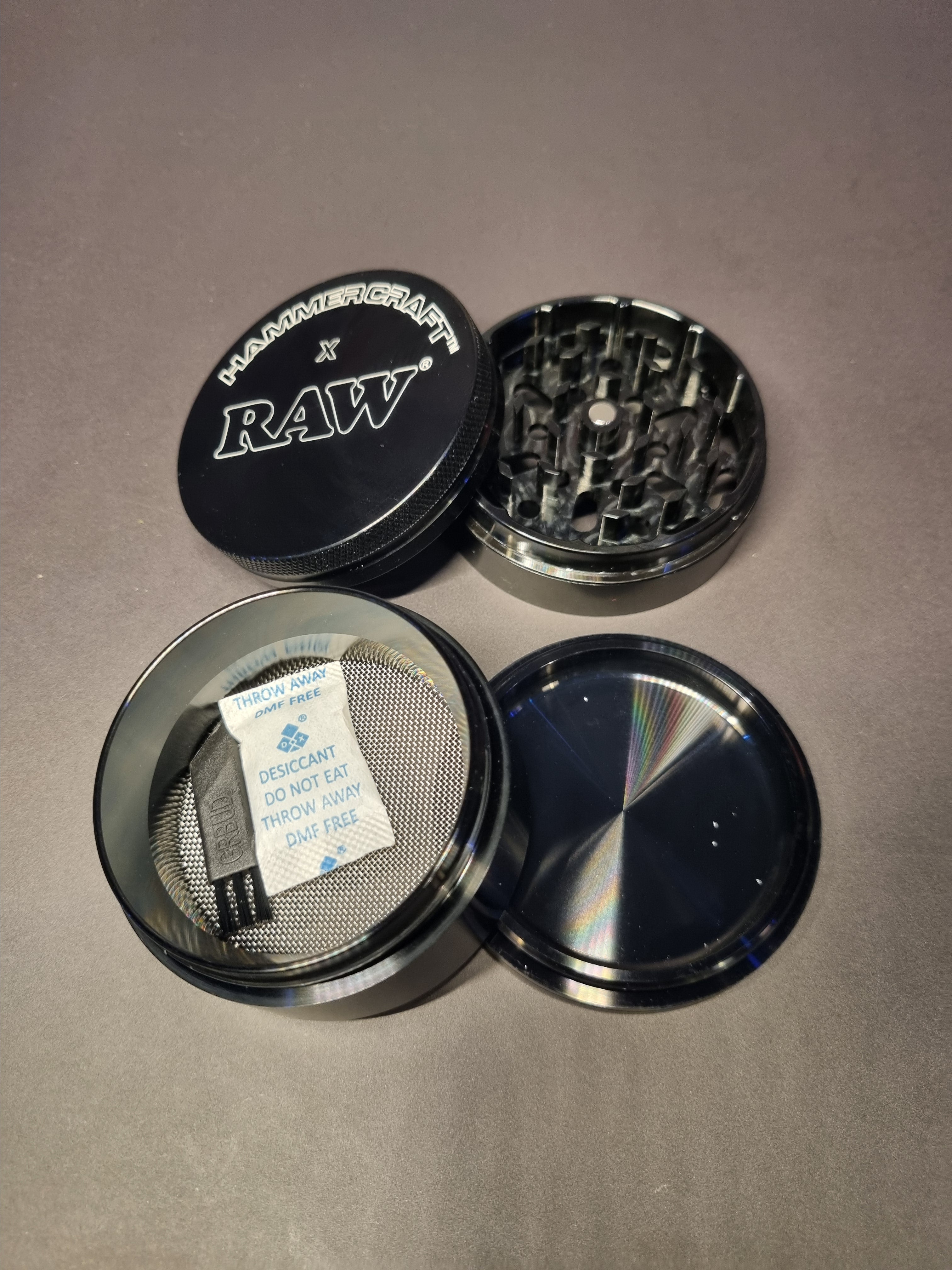 Hammercraft x RAW Aluminium  Grinder - 4 Piece  - Large 61mm - Black