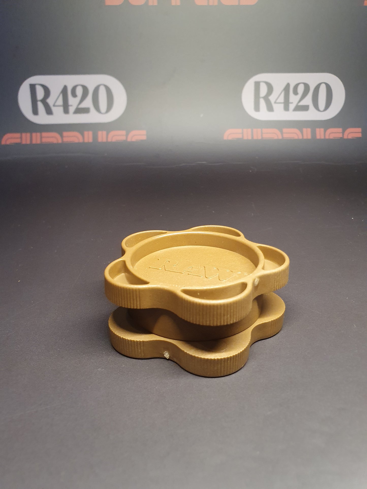 RAW Gripper Grinder - Medium Grind