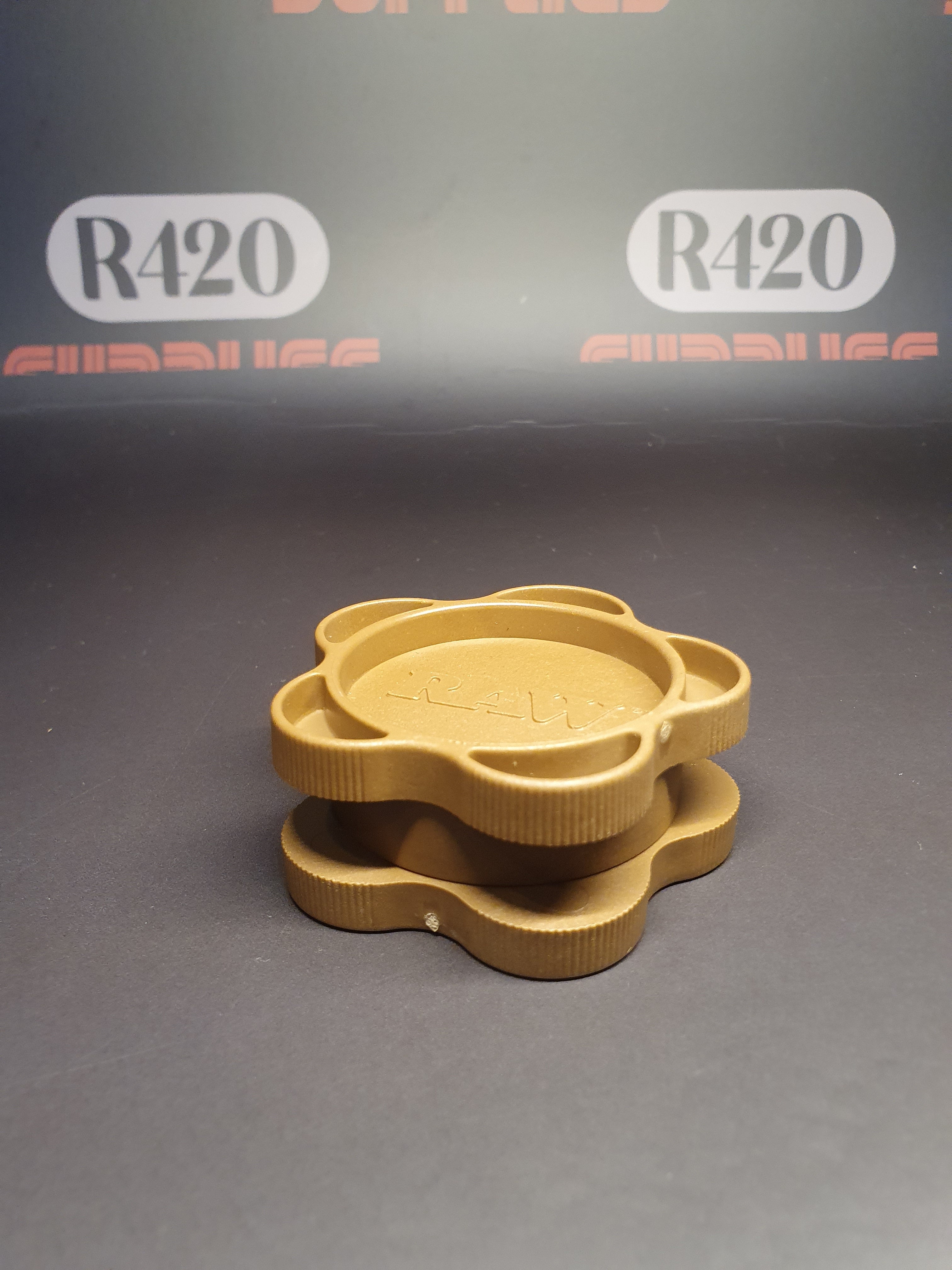 RAW Gripper Grinder - Medium Grind