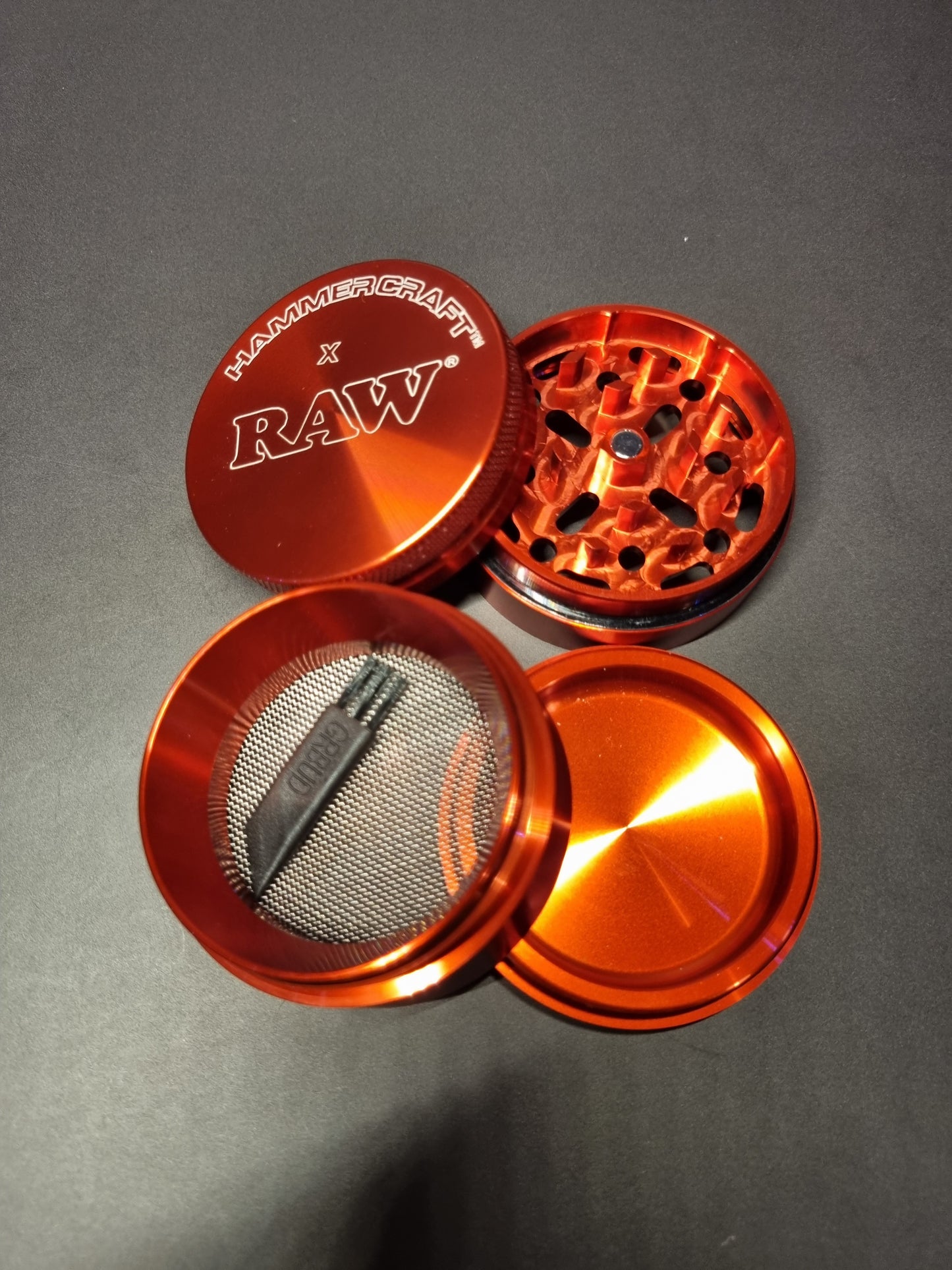 Hammercraft x RAW Aluminium  Grinder - 4 Piece  - Medium 55mm - Red