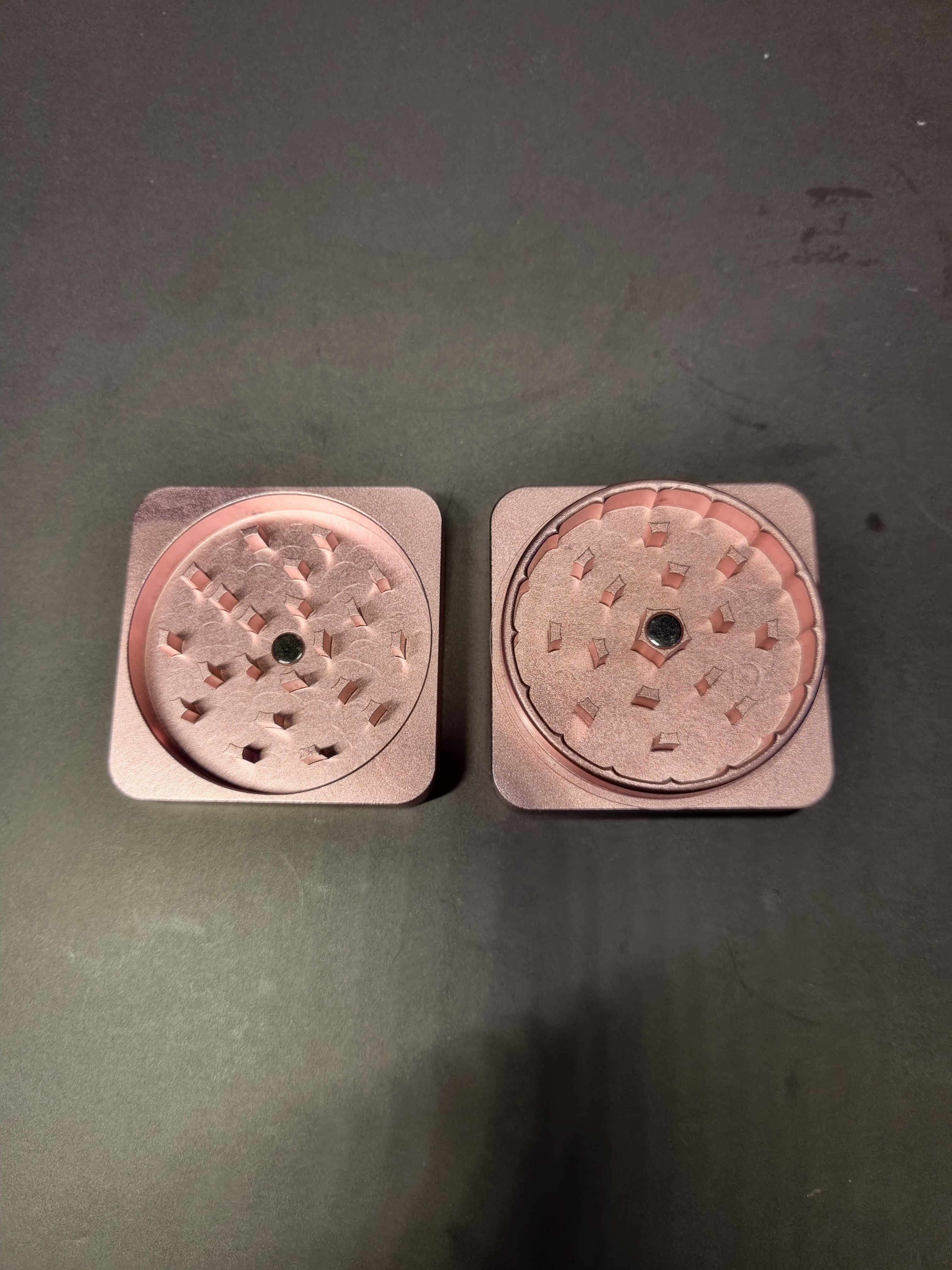 Best Buds 2 Piece Aluminium Grinder - Square - Pink