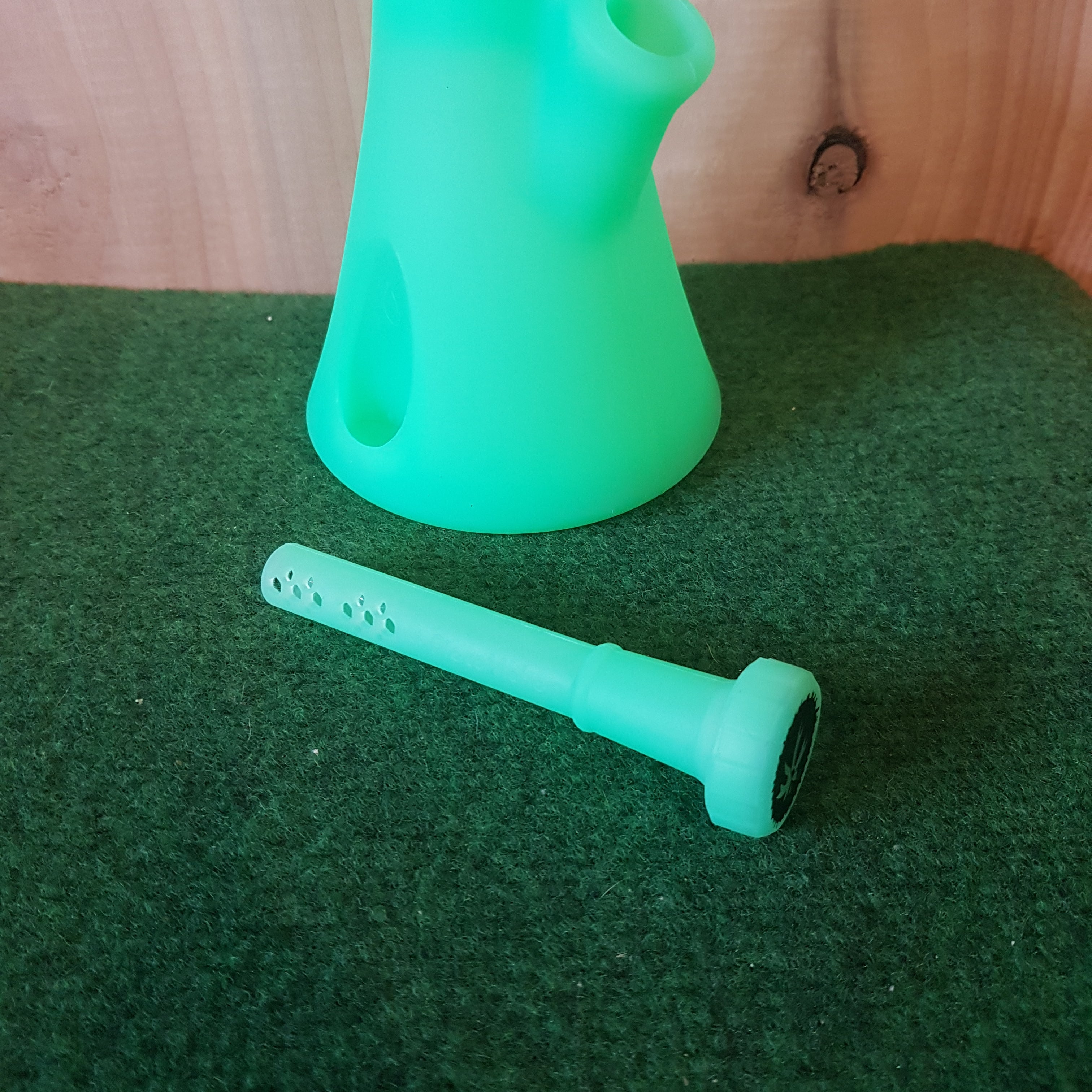 PIECEMAKER "KIRBY" INDY GLOW (GREEN) SILICONE BONG - 37CM (Ø45MM)