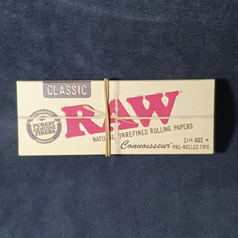 RAW Classic Connoisseur 1¼ + Pre-rolled Tips